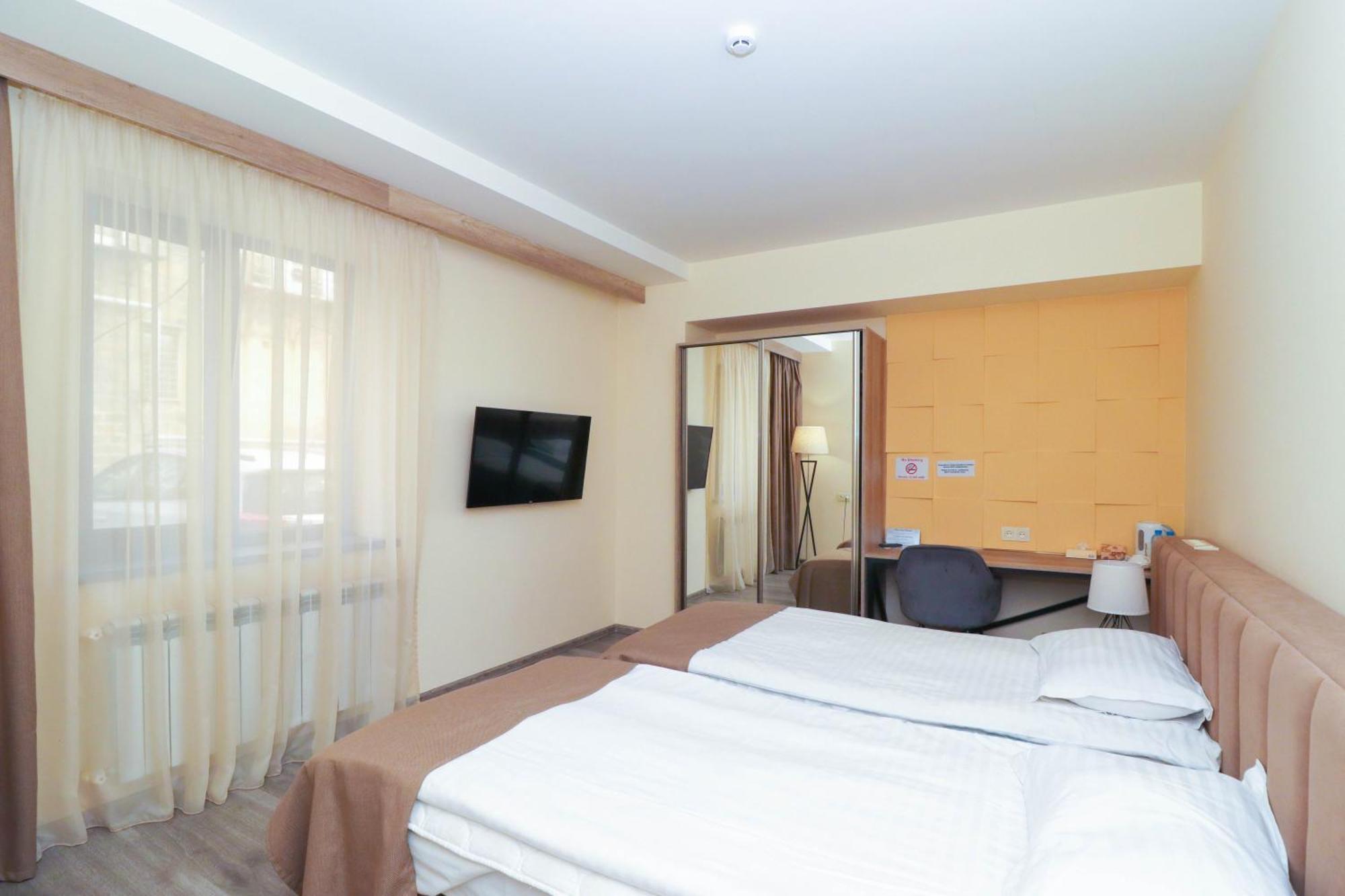 Mandarin Hotel エレバン エクステリア 写真