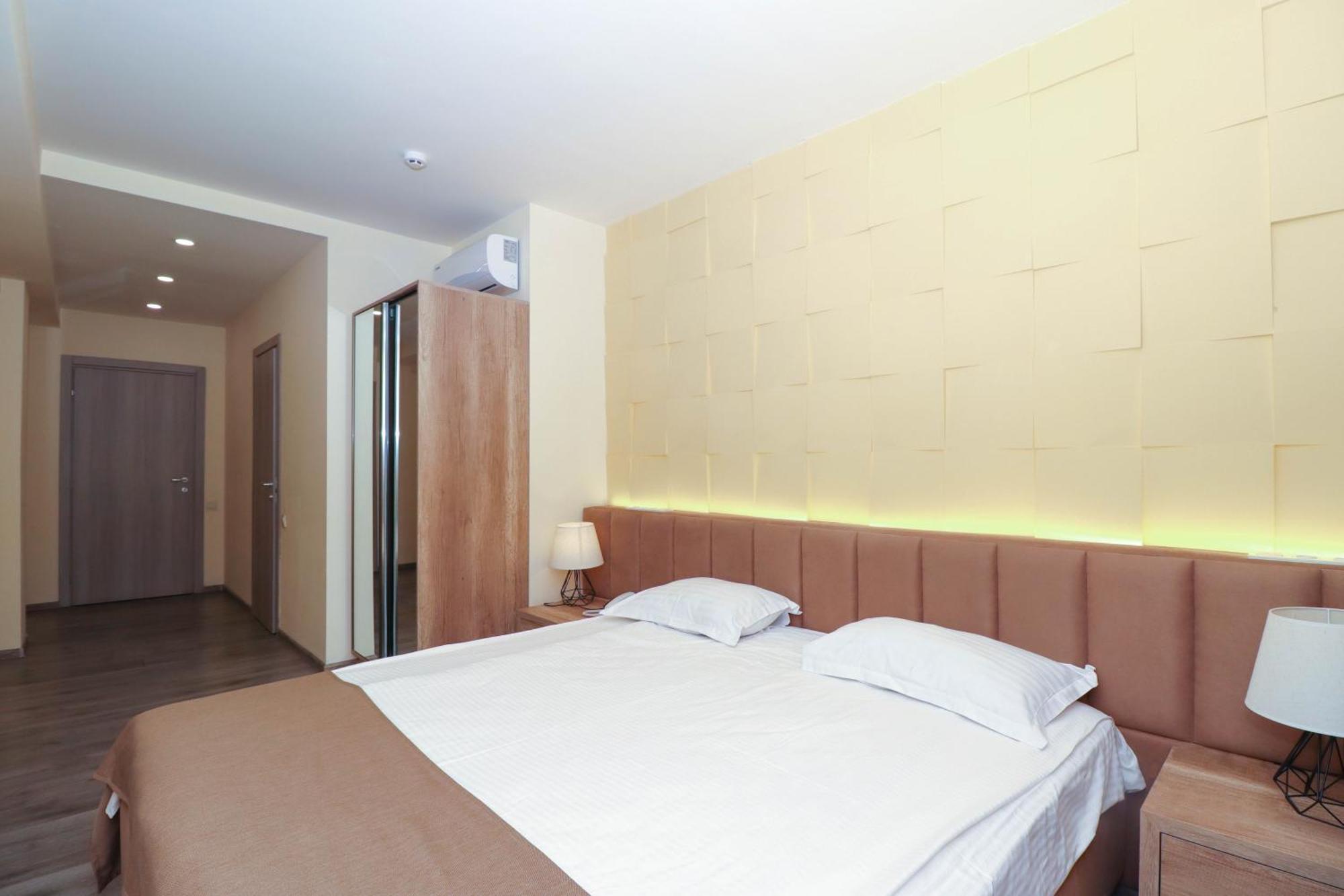 Mandarin Hotel エレバン エクステリア 写真