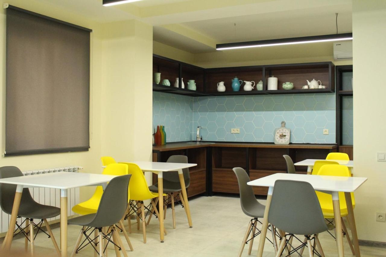 Mandarin Hotel エレバン エクステリア 写真